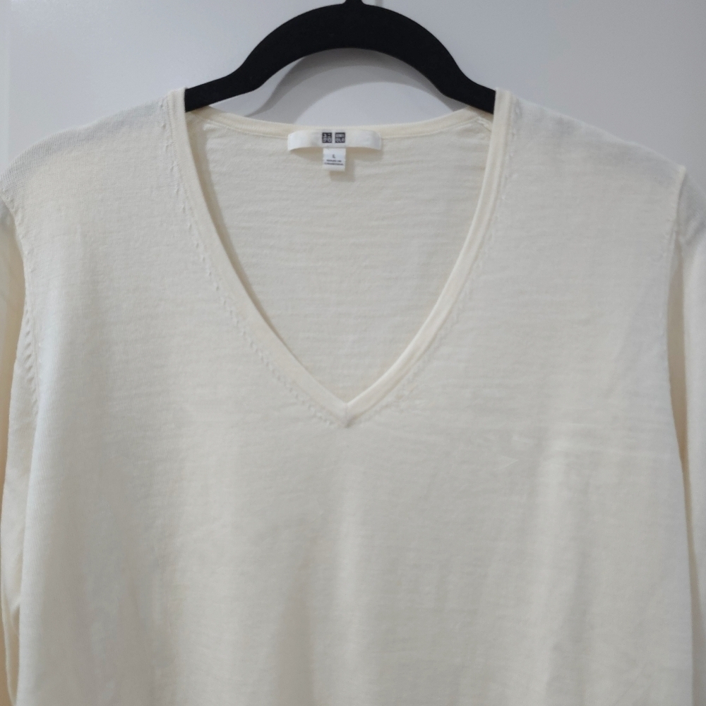 UNIQLO Ladies Cream 100% Soft Wool Long Sleeve V-neck, Sz Large, Elevated Basic - Picture 4 of 11